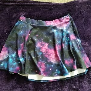 Hot topic plus size galaxy skater skirt.
